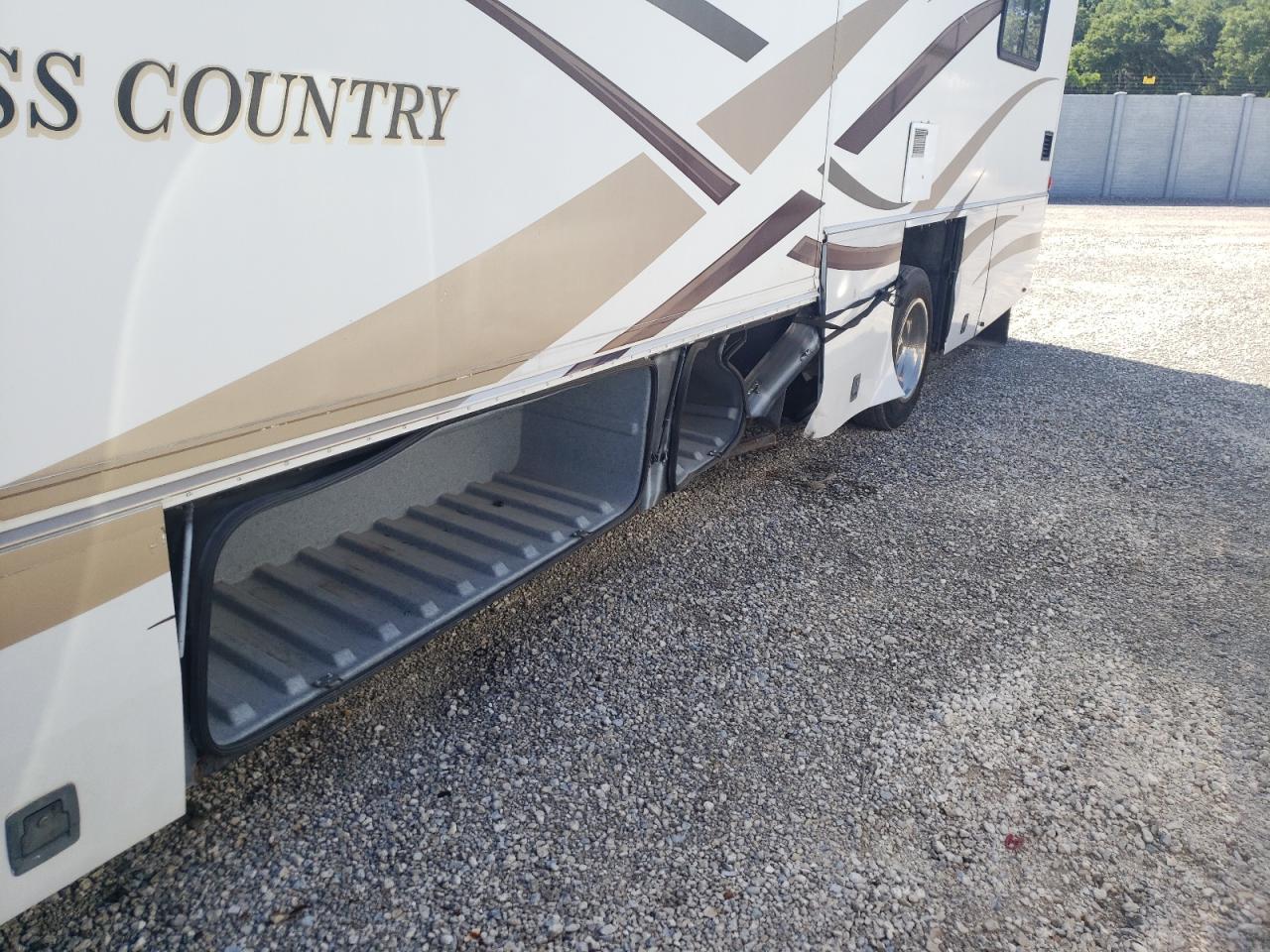 Photo 9 from auction – 2007 COMA MTR HOME with VIN 4UZAAJBV97CY31579
