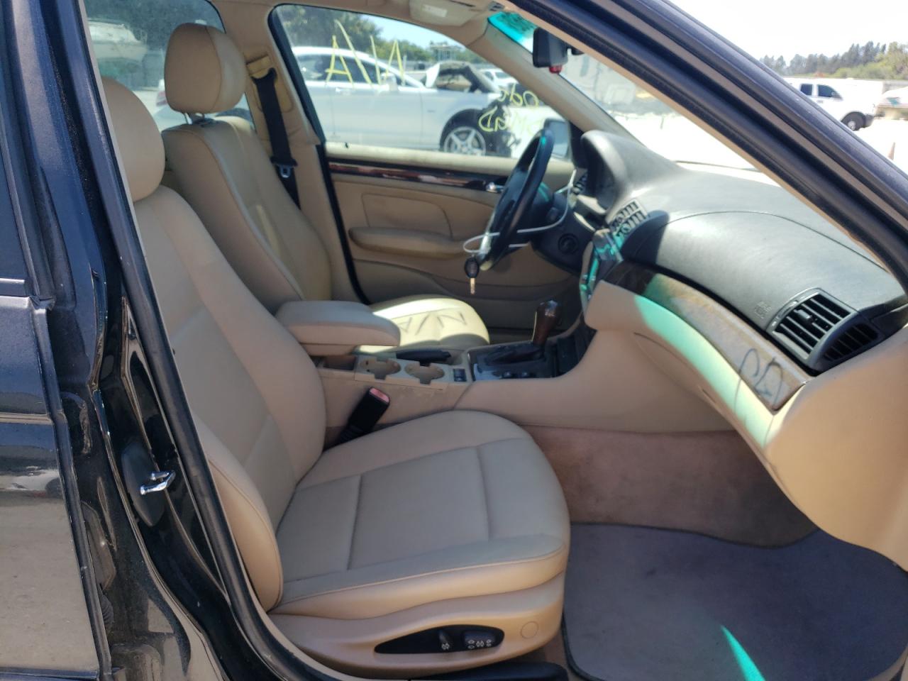 Photo 5 from auction – 2003 BMW 325 I with VIN WBAEV334X3PD57821
