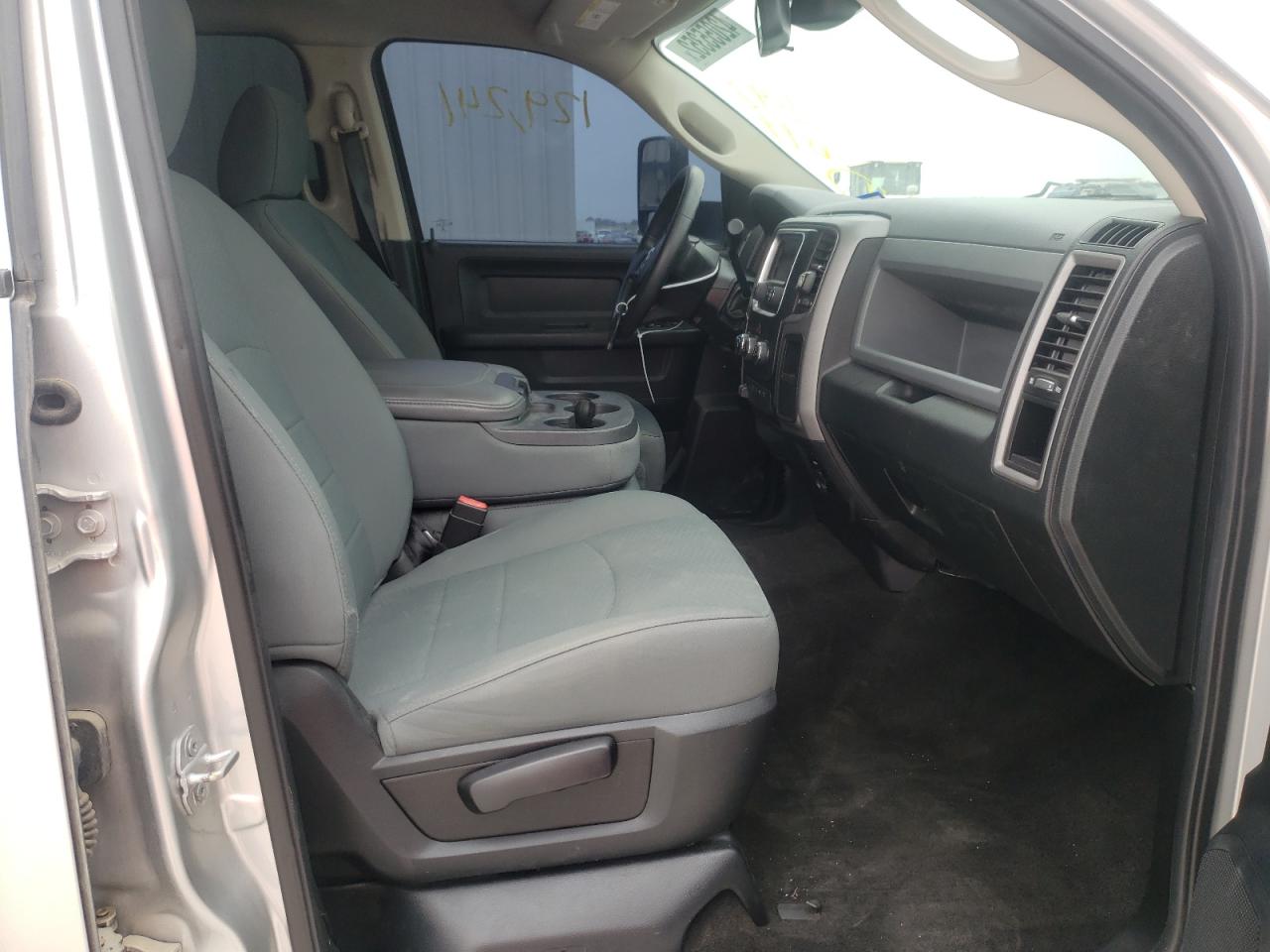 Photo 5 from auction – 2015 RAM 3500 ST with VIN 3C63R3GL1FG592699