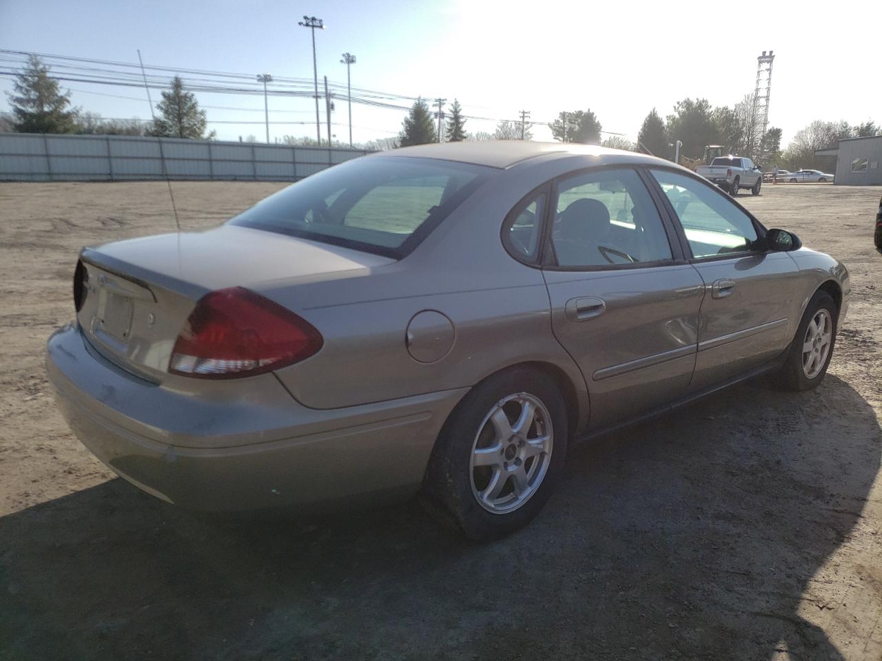 Photo 4 from auction – 2006 FORD TAURUS SE with VIN 1FAFP53U76A126835