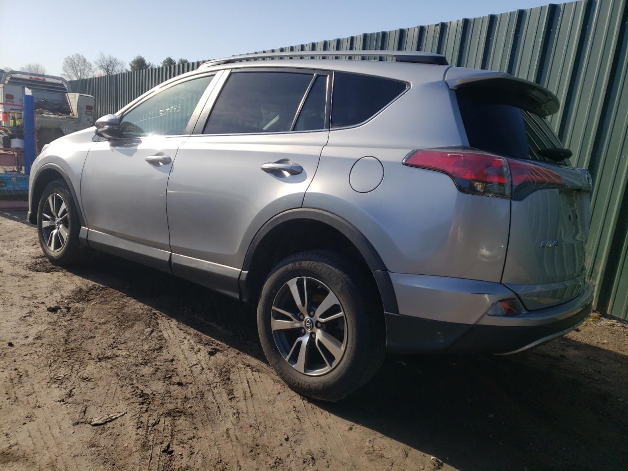 Photo 3 from auction – 2017 TOYOTA RAV4 XLE with VIN 2T3RFREV2HW638479
