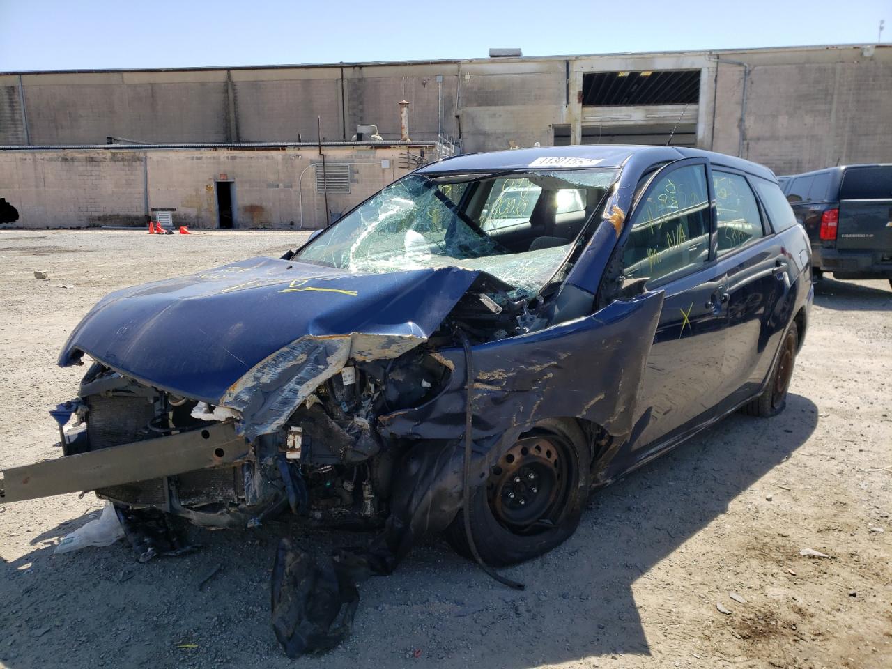 Photo 2 from auction – 2005 TOYOTA MATRIX with VIN 2T1KR32E55C385433