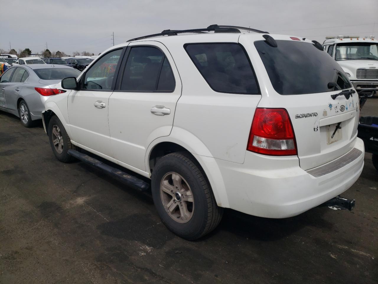 Photo 3 from auction – 2004 KIA SORENTO EX with VIN KNDJD733945194804