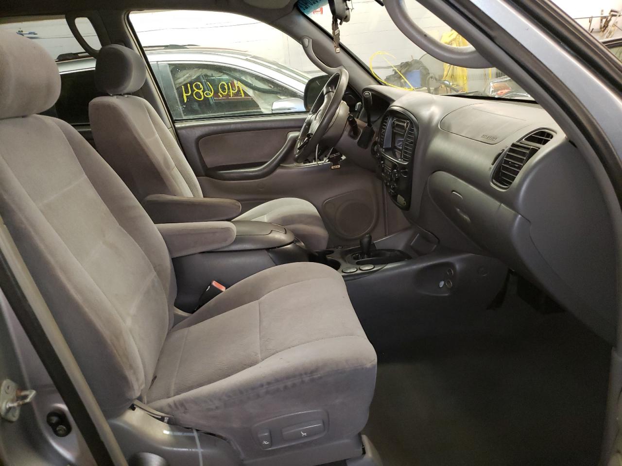 Photo 5 from auction – 2002 TOYOTA SEQUOIA SR with VIN 5TDBT44A02S061942
