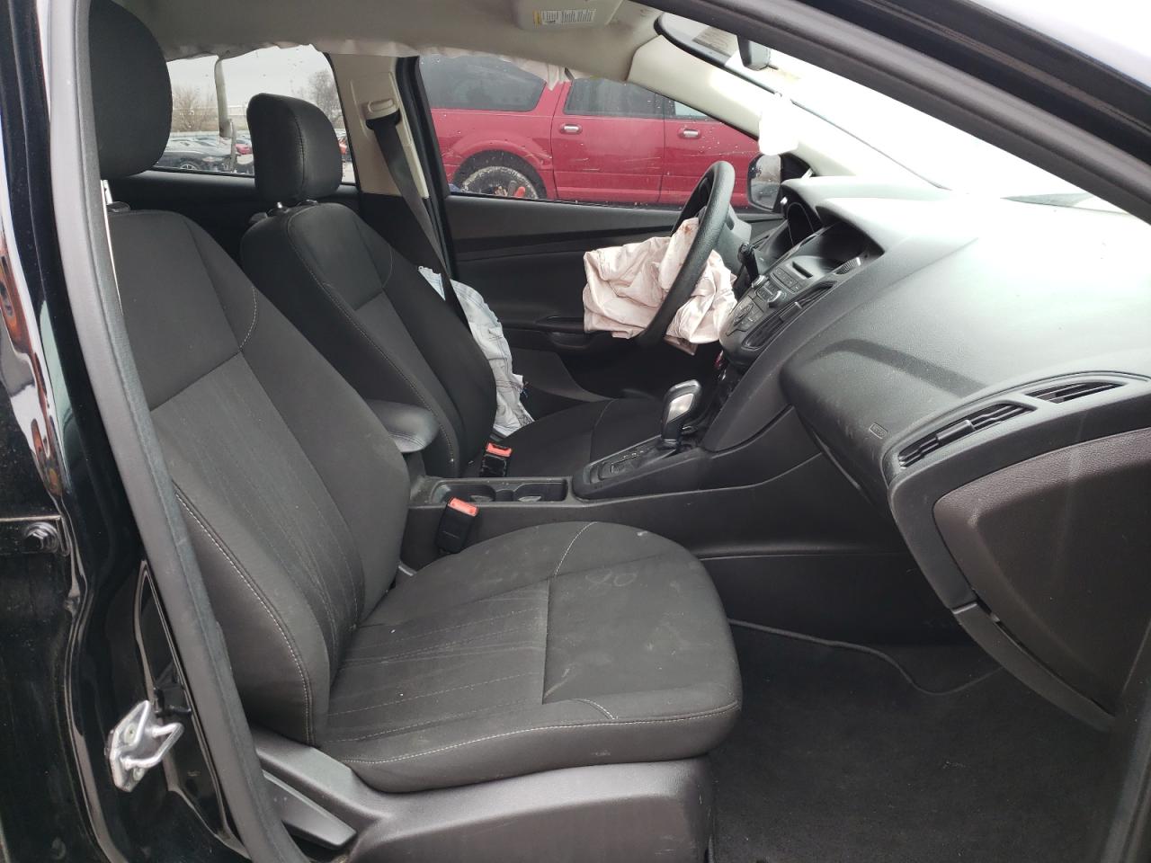 Photo 5 from auction – 2016 FORD FOCUS SE with VIN 1FADP3K29GL268573