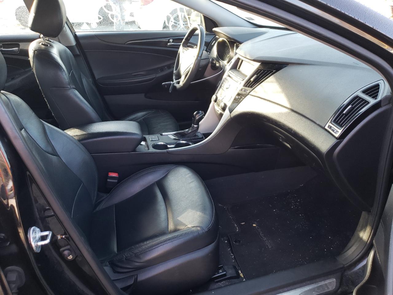Photo 5 from auction – 2011 HYUNDAI SONATA SE with VIN 5NPEC4AC5BH283207