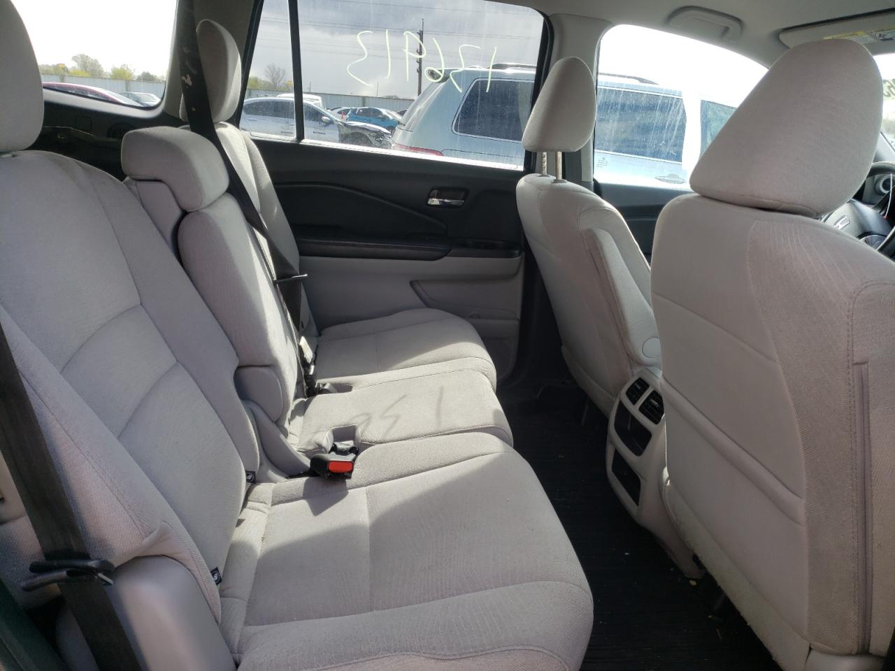 Photo 6 from auction – 2016 HONDA PILOT LX with VIN 5FNYF6H15GB051653