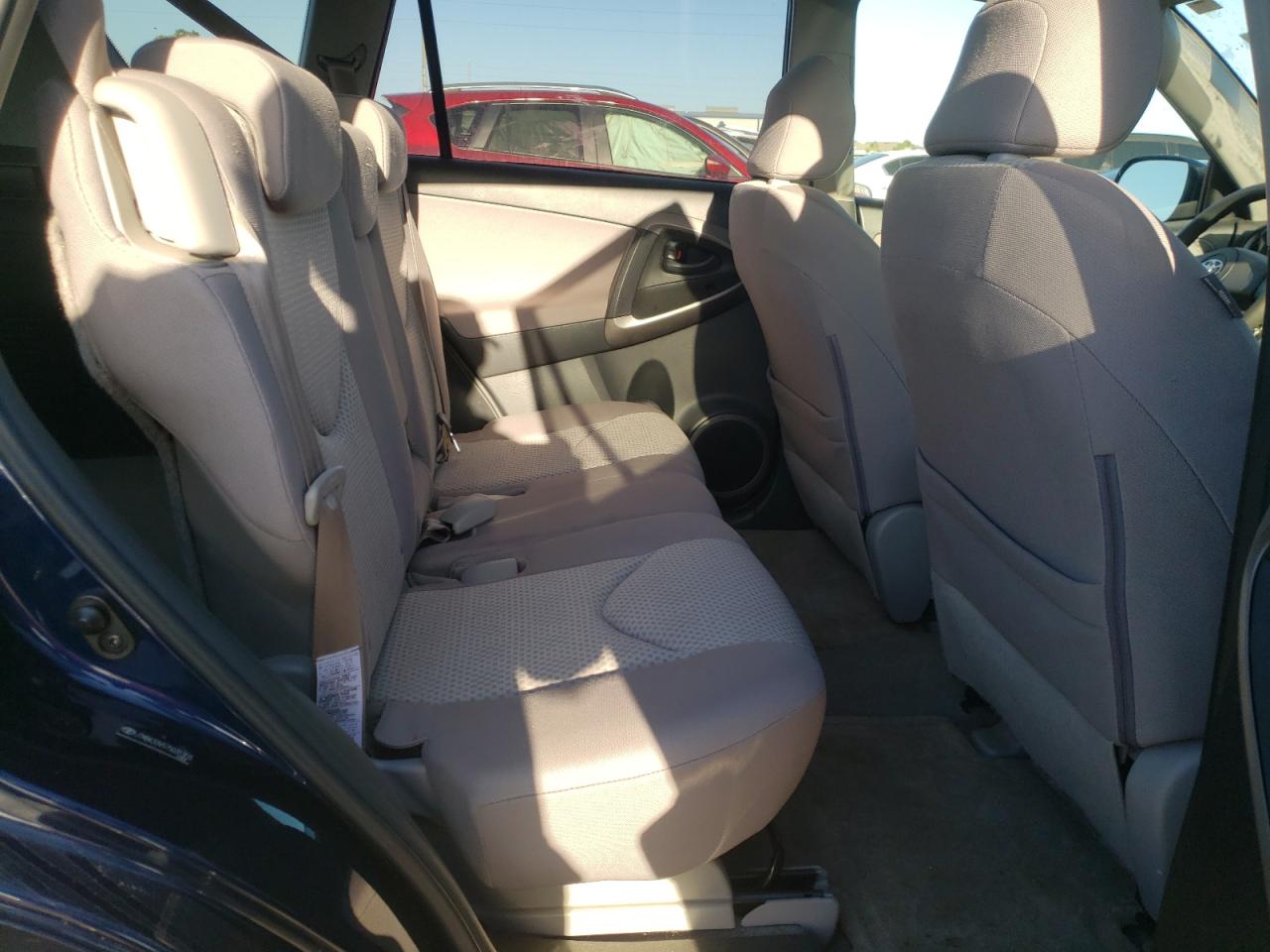 Photo 6 from auction – 2007 TOYOTA RAV4 with VIN JTMBK33V575031303