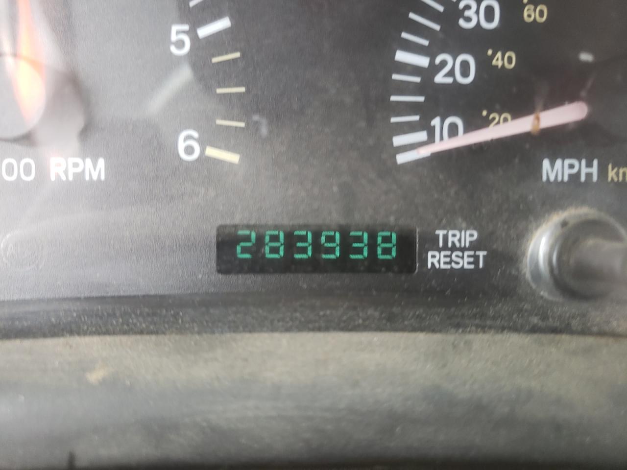 صورة رقم 8 من المزاد - 2000 JEEP CHEROKEE مع VIN 1J4FT48S9YL261162