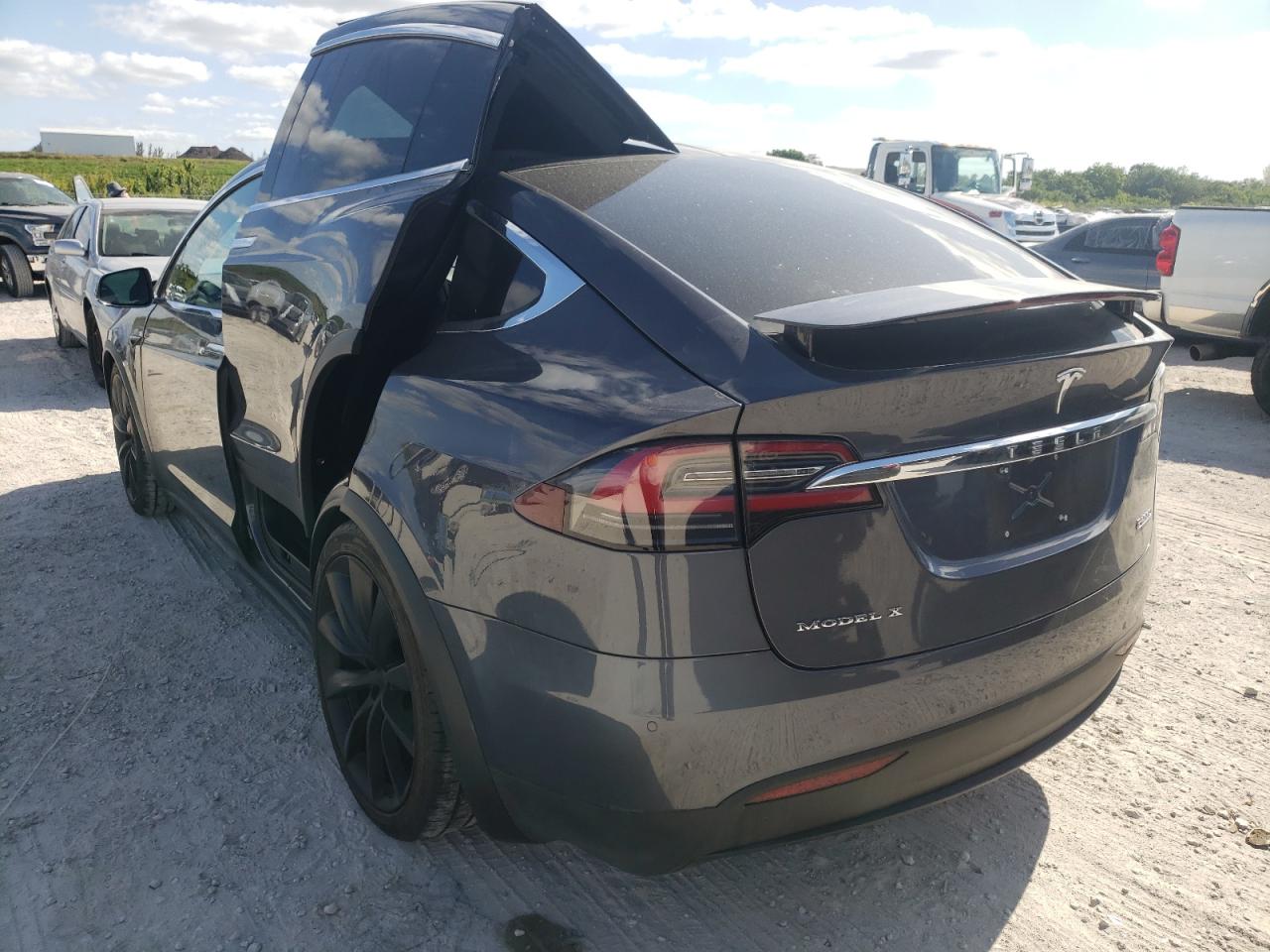 Photo 3 from auction – 2017 TESLA MODEL X with VIN 5YJXCBE45HF077876