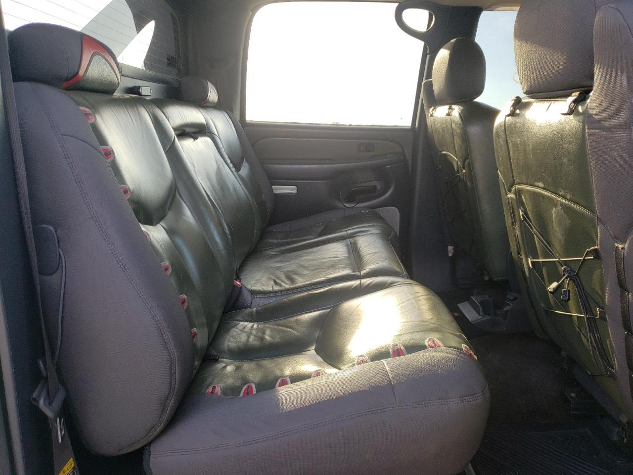 Photo 6 from auction – 2002 CHEVROLET AVALANCHE with VIN 3GNEK13TX2G356618
