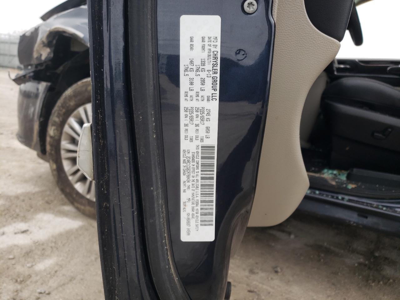 Photo 10 from auction – 2013 CHRYSLER TOWN & COU with VIN 2C4RC1CG6DR780434