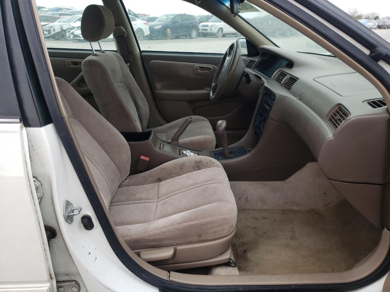 Photo 5 from auction – 1998 TOYOTA CAMRY CE with VIN 4T1BF22K4WU925556