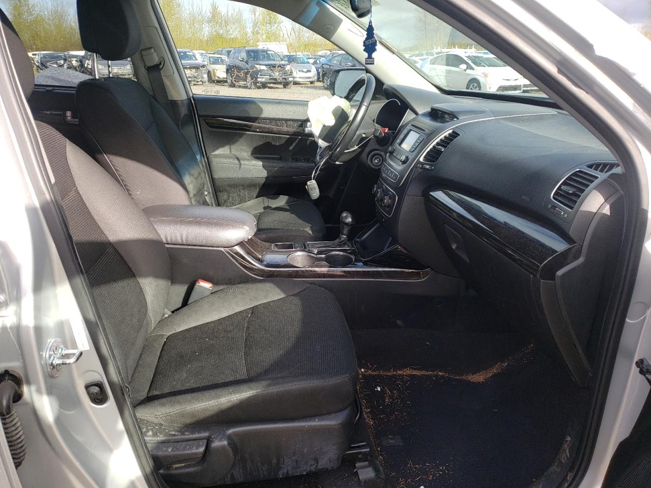 Photo 6 from auction – 2014 KIA SORENTO LX with VIN 5XYKTCA63EG520893