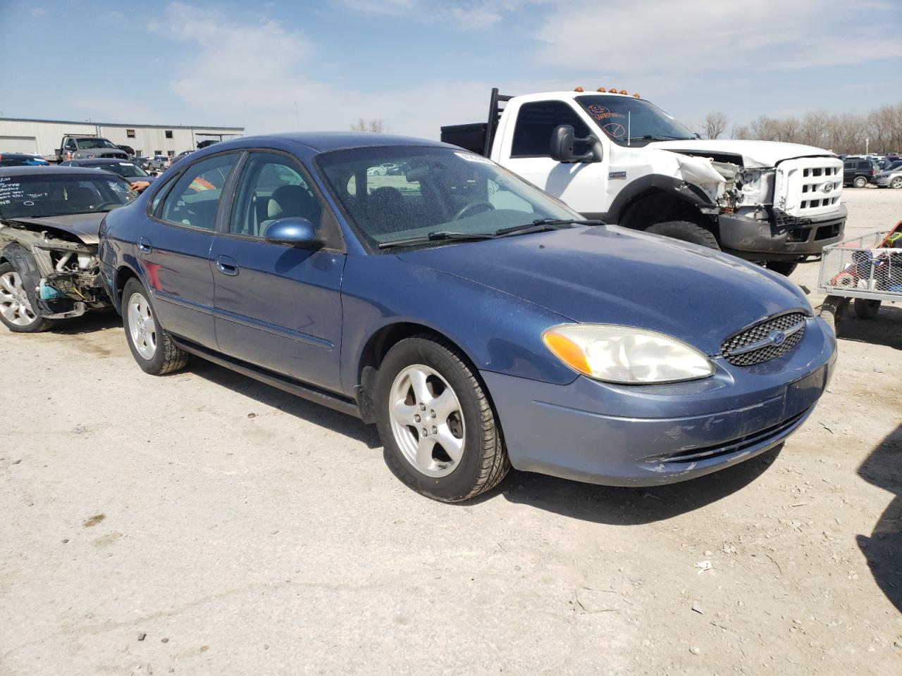 FORD TAURUS SE 2002 مع رقم تعريف المركبة 1FAFP53U62G116238 - صورة من المزاد