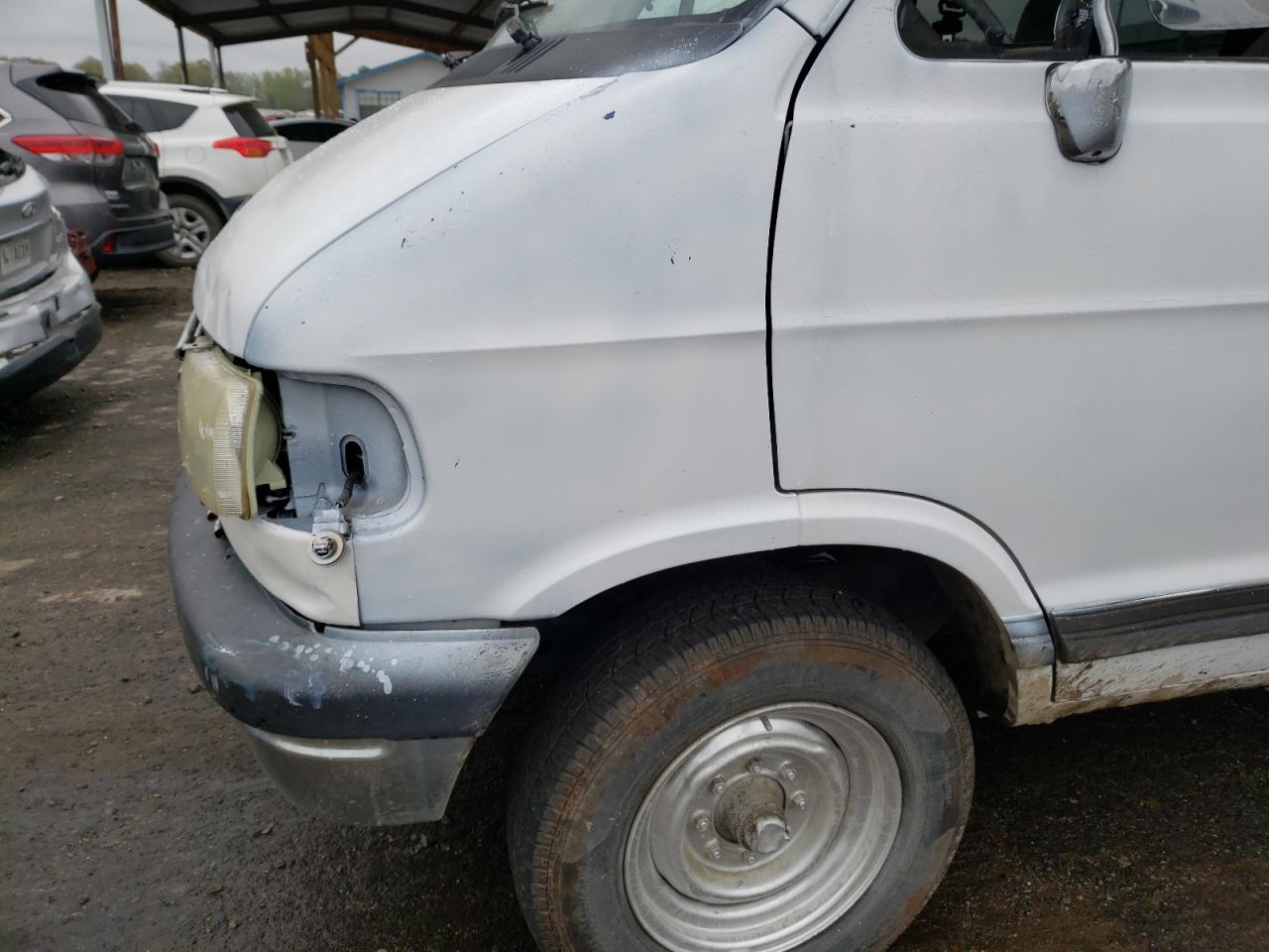Photo 9 from auction – 1996 DODGE RAM WAGON with VIN 2B5WB35Z8TK139561