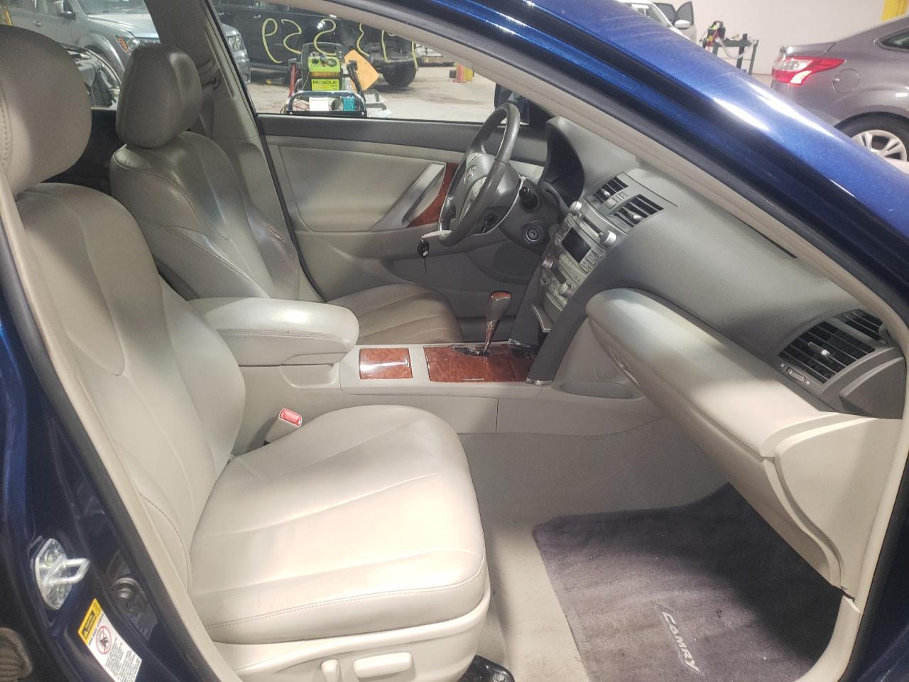 Photo 5 from auction – 2011 TOYOTA CAMRY BASE with VIN 4T1BF3EK1BU623931