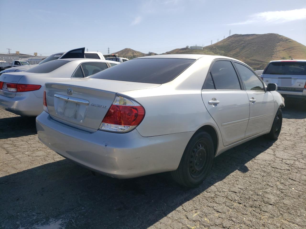 Photo 4 from auction – 2005 TOYOTA CAMRY LE with VIN 4T1BE32K05U975104