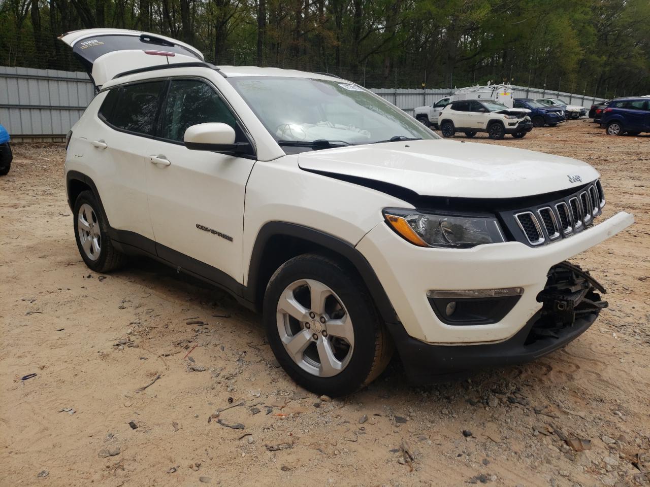 JEEP COMPASS LA 2018 with VIN 3C4NJCBB6JT439002 - Photo from auction