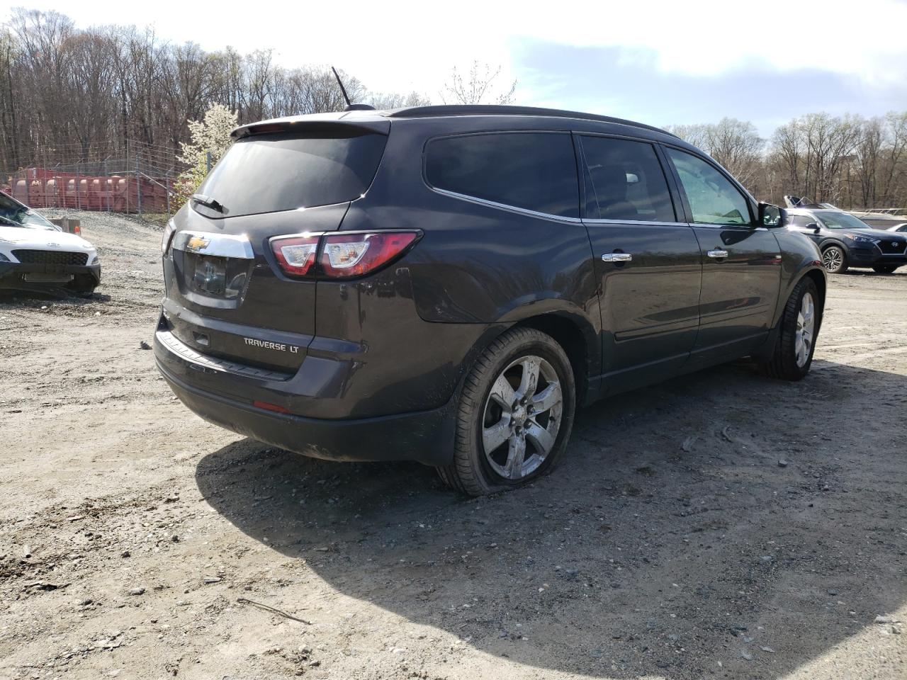 Photo 4 from auction – 2016 CHEVROLET TRAVERSE L with VIN 1GNKVGKD7GJ236918