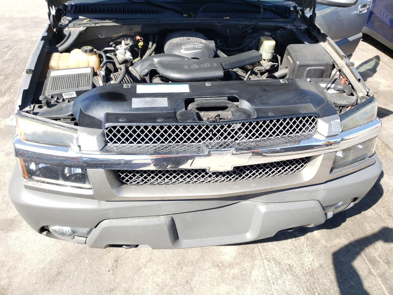 Photo 7 from auction – 2002 CHEVROLET AVALANCHE with VIN 3GNEC13T92G227685