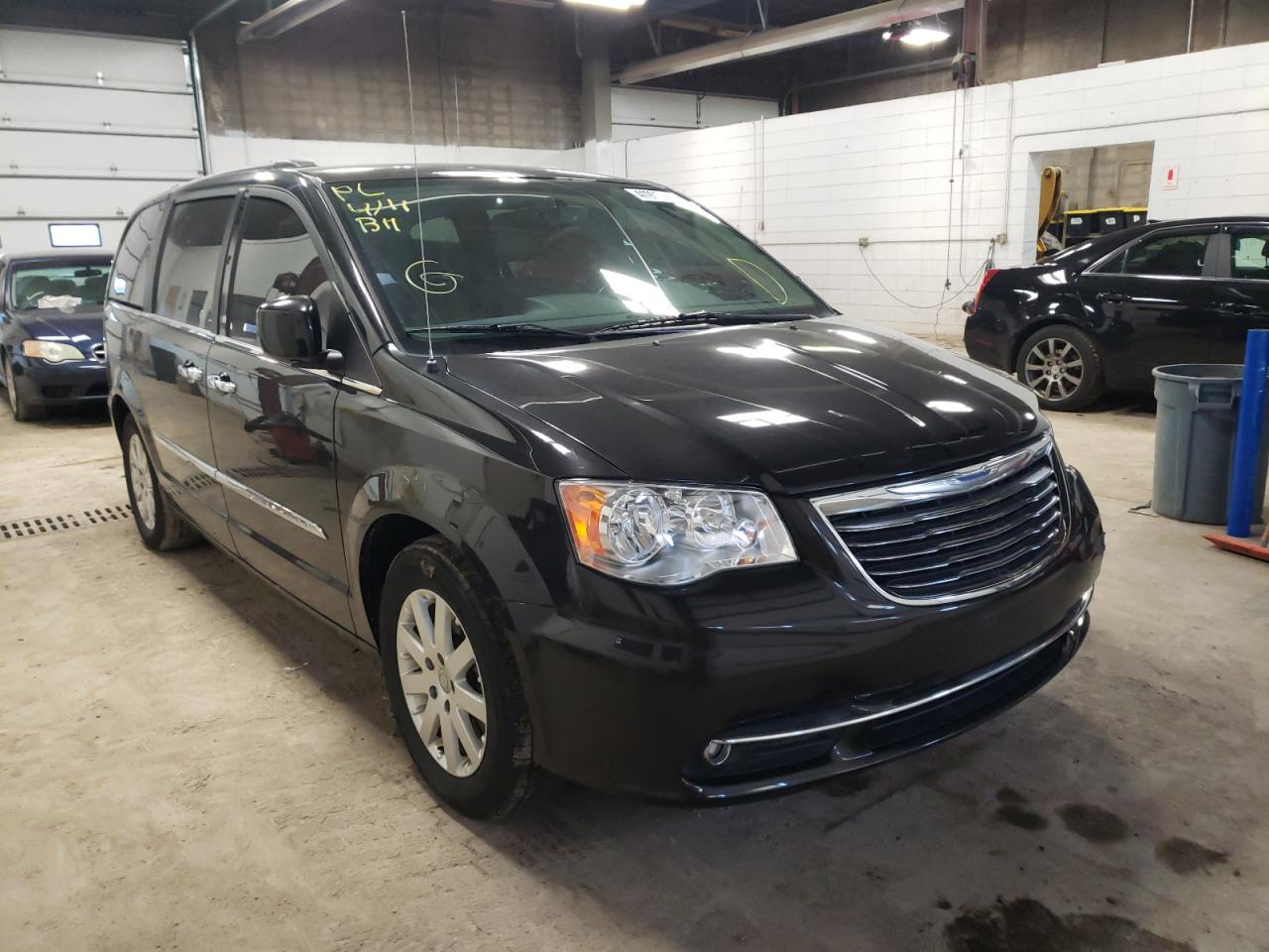 CHRYSLER TOWN & COU 2015 with VIN 2C4RC1BG9FR627115 - Photo from auction