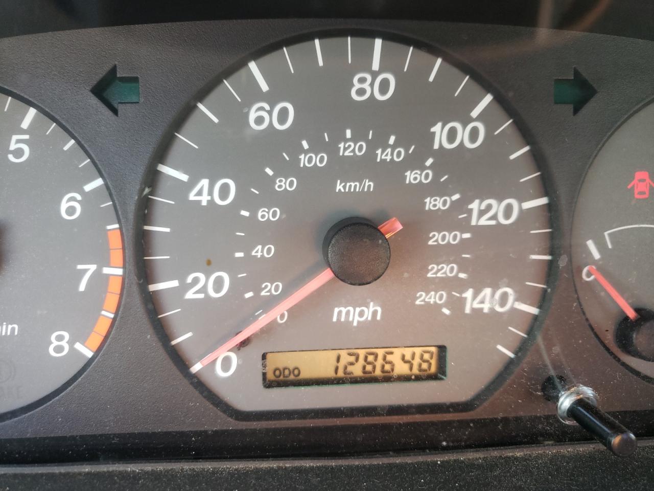 Photo 8 from auction – 2002 MAZDA 626 LX with VIN 1YVGF22C925296474