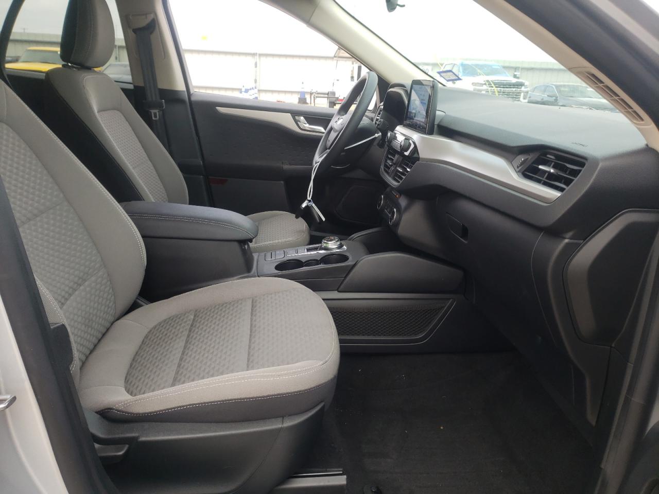 Photo 5 from auction – 2020 FORD ESCAPE SE with VIN 1FMCU0G69LUA76112