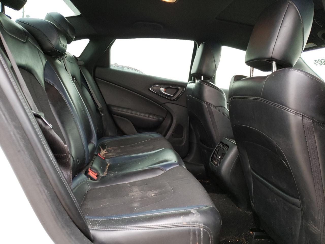 Photo 6 from auction – 2015 CHRYSLER 200 S with VIN 1C3CCCBB1FN537271