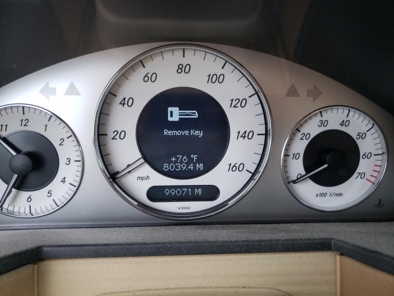 Photo 8 from auction – 2009 MERCEDES-BENZ E350 with VIN WDBUF56XX9B375203