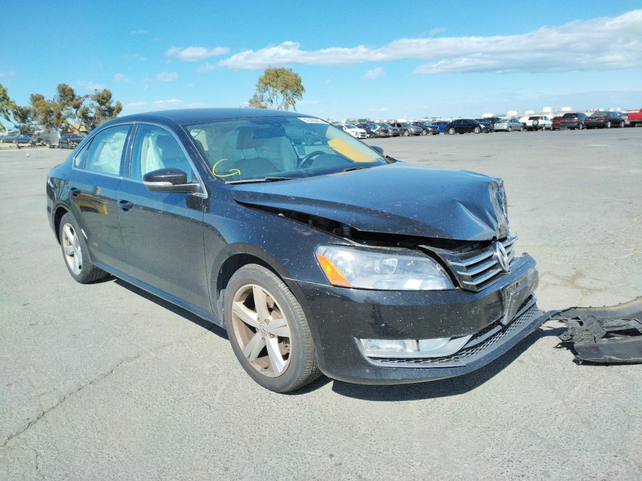 VOLKSWAGEN PASSAT S 2015 with VIN 1VWAT7A31FC085075 - Photo from auction