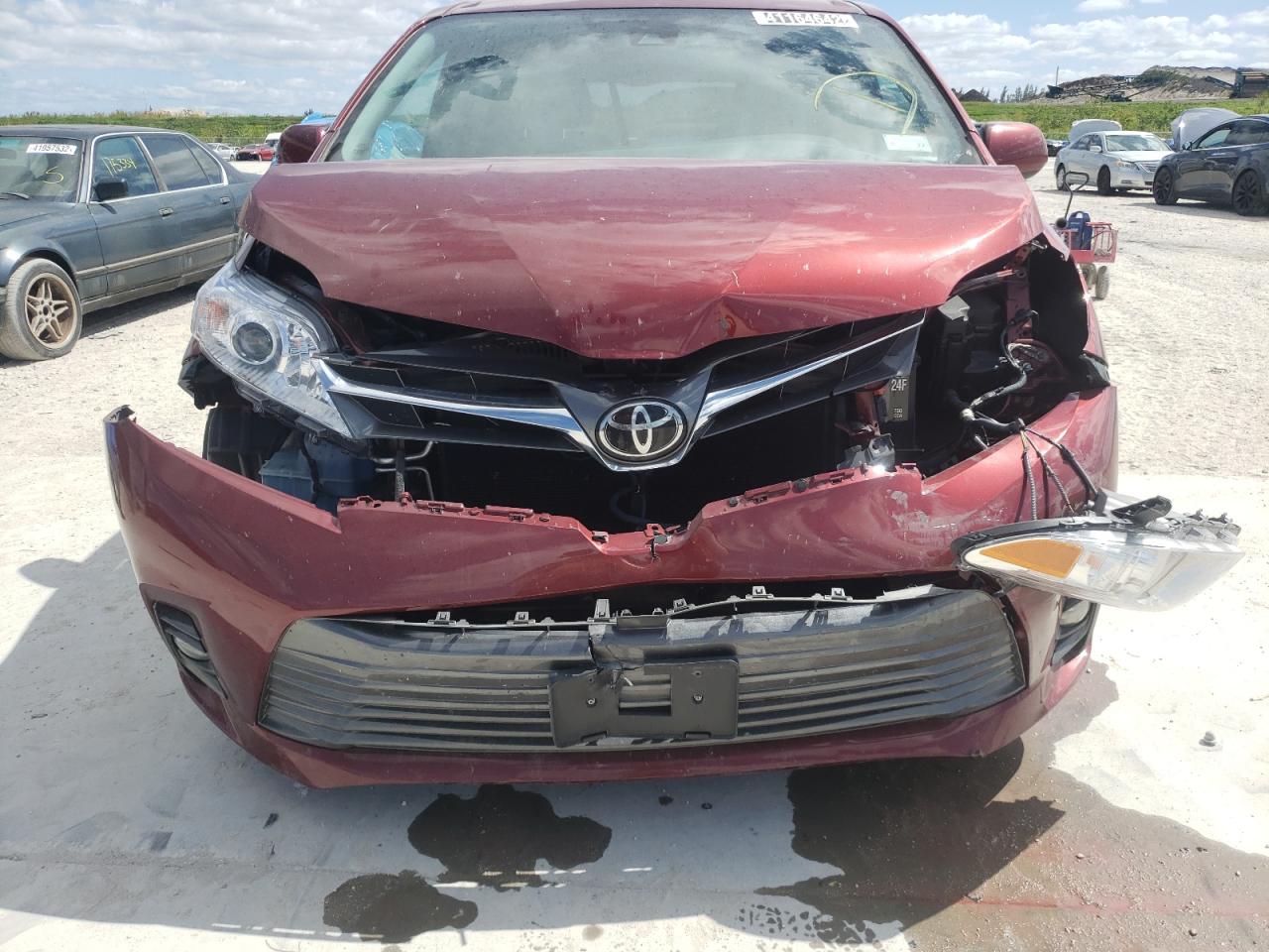 Photo 9 from auction – 2018 TOYOTA SIENNA XLE with VIN 5TDDZ3DC2JS203211