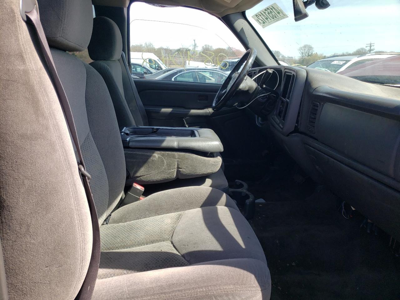 Photo 5 from auction – 2005 CHEVROLET SILVERADO with VIN 1GCEK19T55E283976