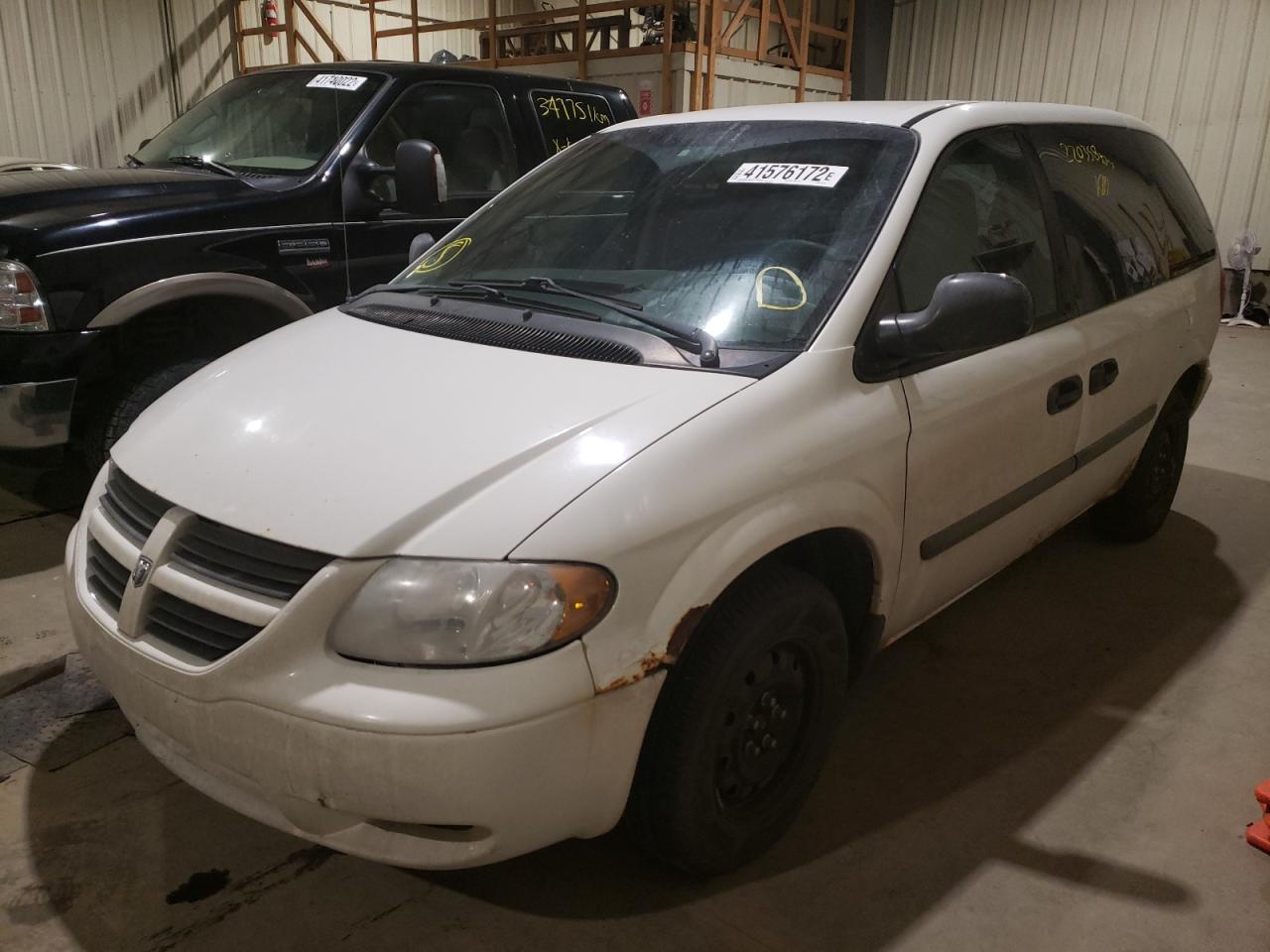 Photo 2 from auction – 2005 DODGE CARAVAN SE with VIN 1D4GP25RX5B401275
