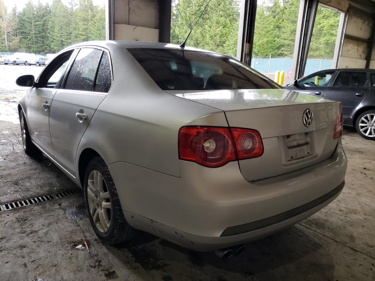 Photo 3 from auction – 2007 VOLKSWAGEN JETTA WOLF with VIN 3VWEF71K87M127645