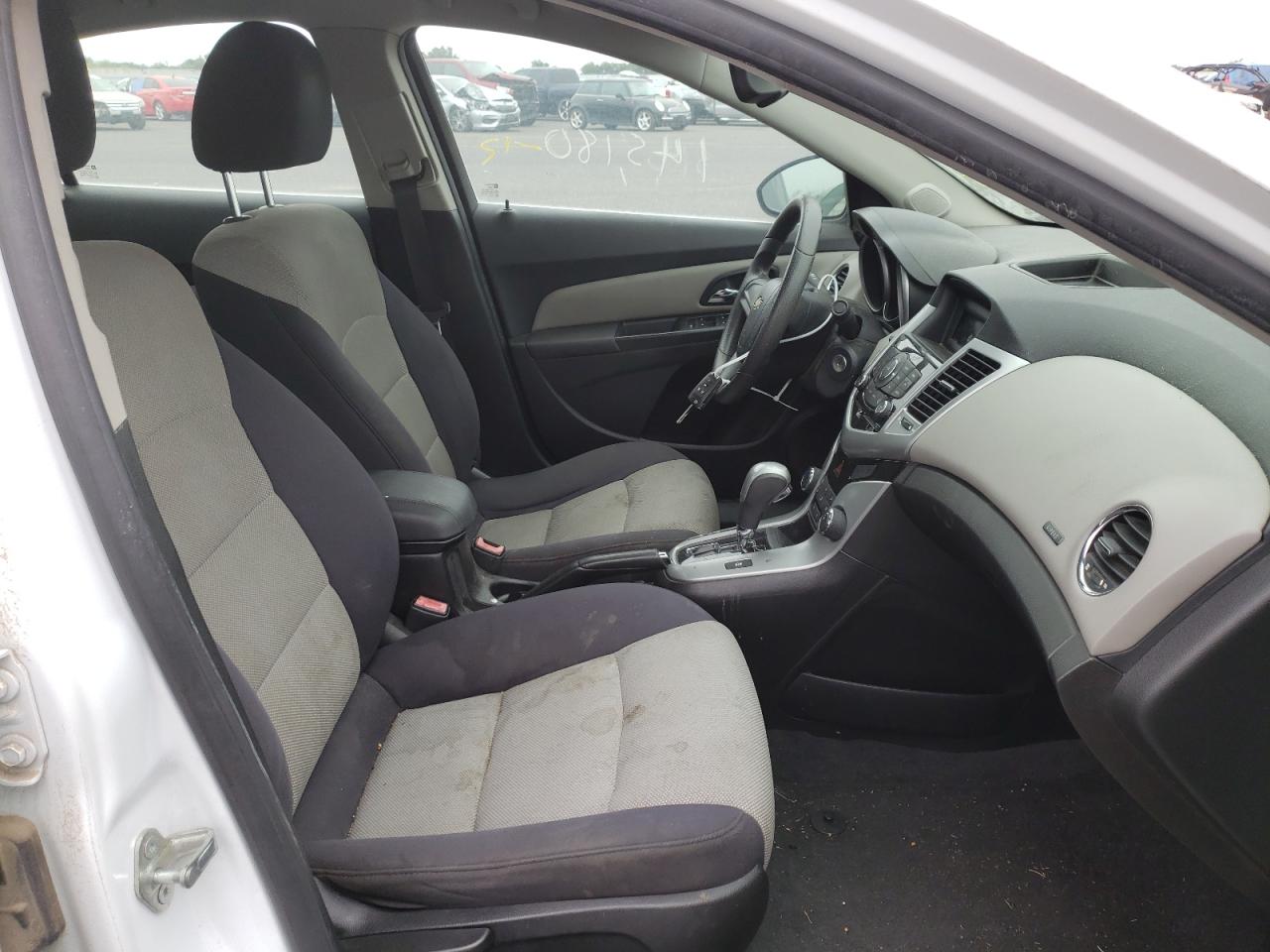 Photo 5 from auction – 2012 CHEVROLET CRUZE LS with VIN 1G1PC5SH3C7398248