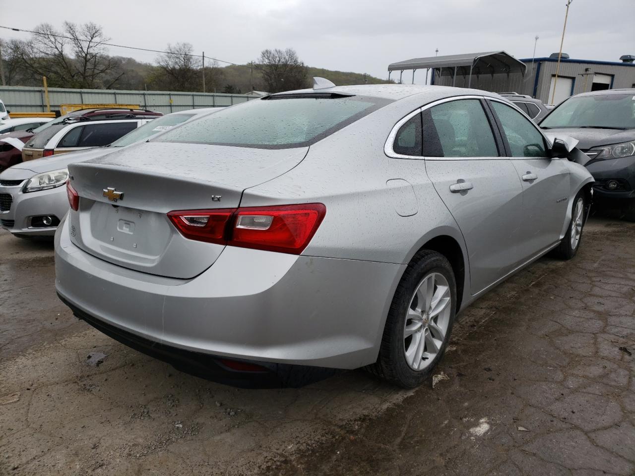 Photo 4 from auction – 2018 CHEVROLET MALIBU LT with VIN 1G1ZD5ST4JF120861