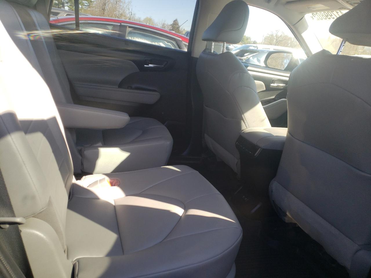 Photo 6 from auction – 2021 TOYOTA HIGHLANDER with VIN 5TDHZRBH9MS532947