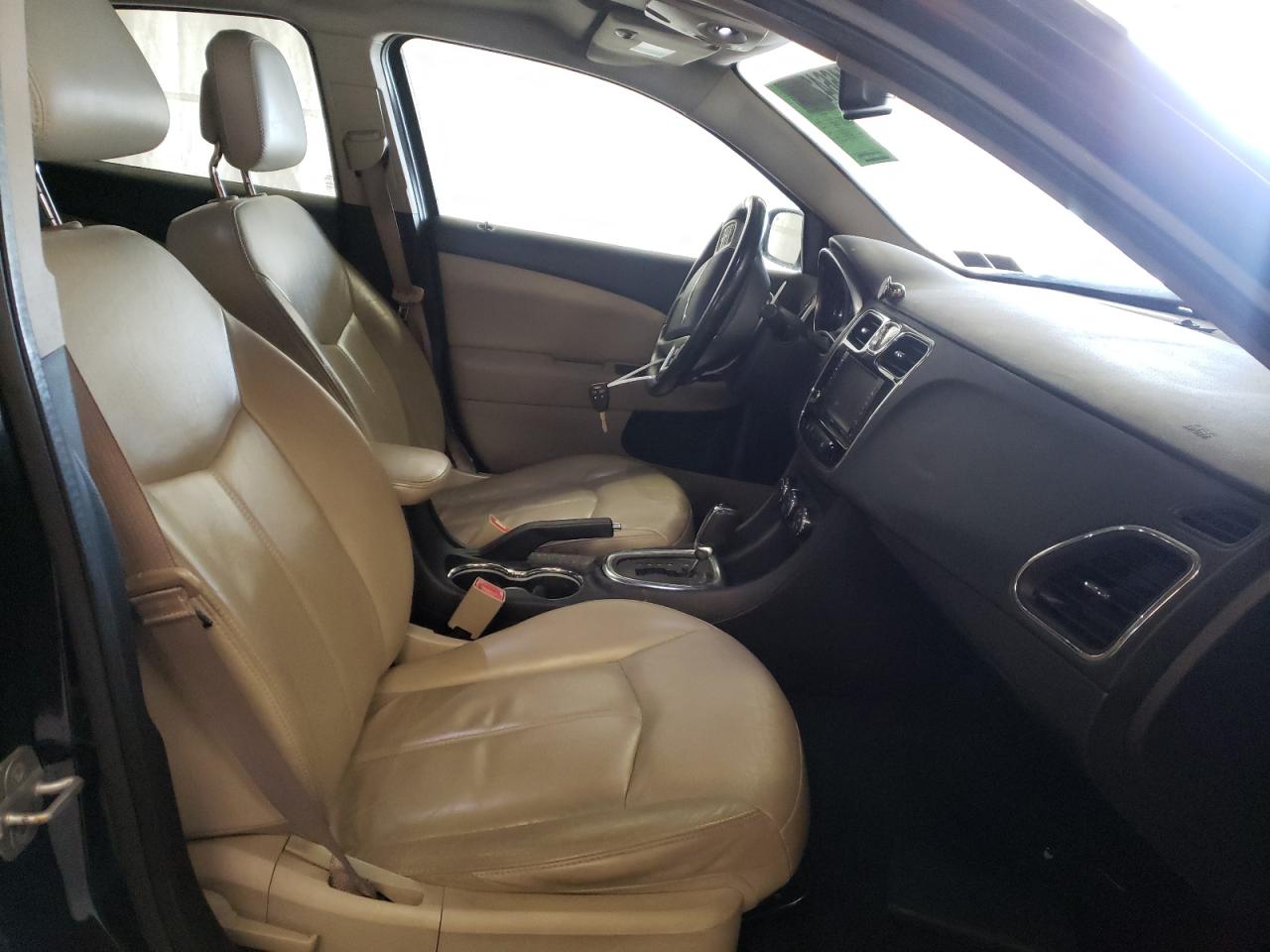 Photo 5 from auction – 2012 CHRYSLER 200 LIMITE with VIN 1C3CCBCG2CN108849