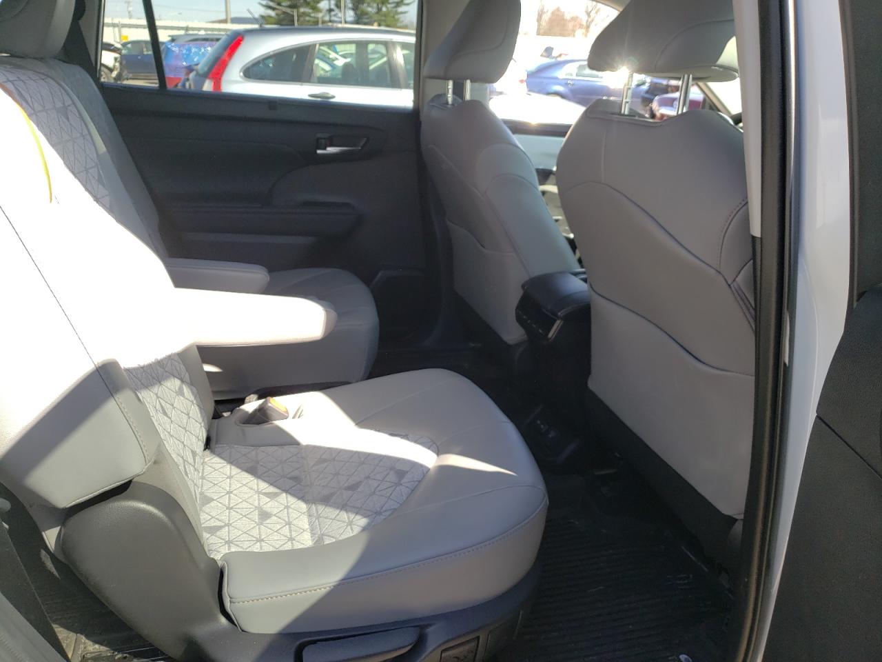 Photo 6 from auction – 2022 TOYOTA HIGHLANDER with VIN 5TDABRCH1NS543477