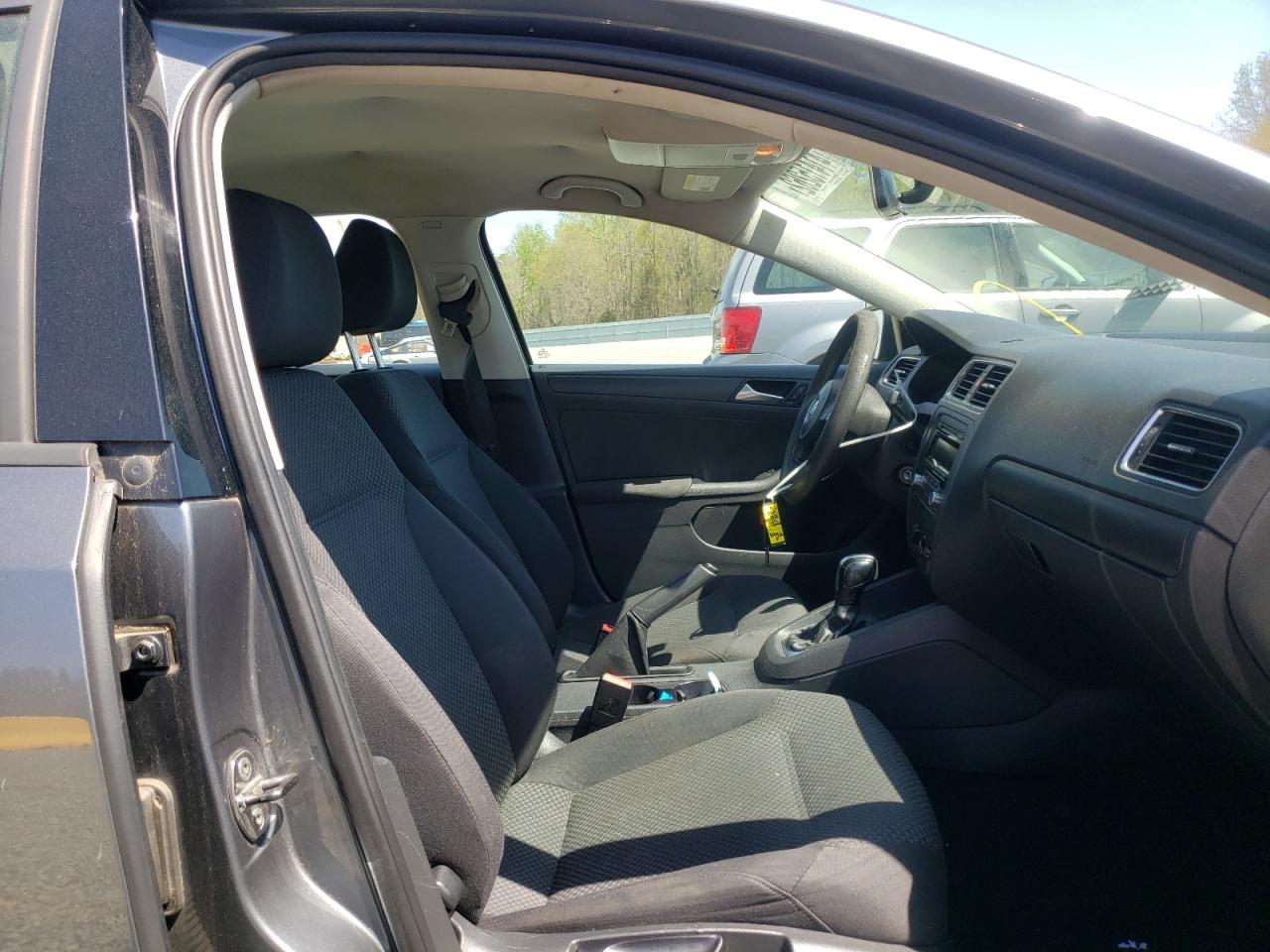 Foto 5 de la subasta – 2012 VOLKSWAGEN JETTA BASE con VIN 3VW2K7AJXCM415280