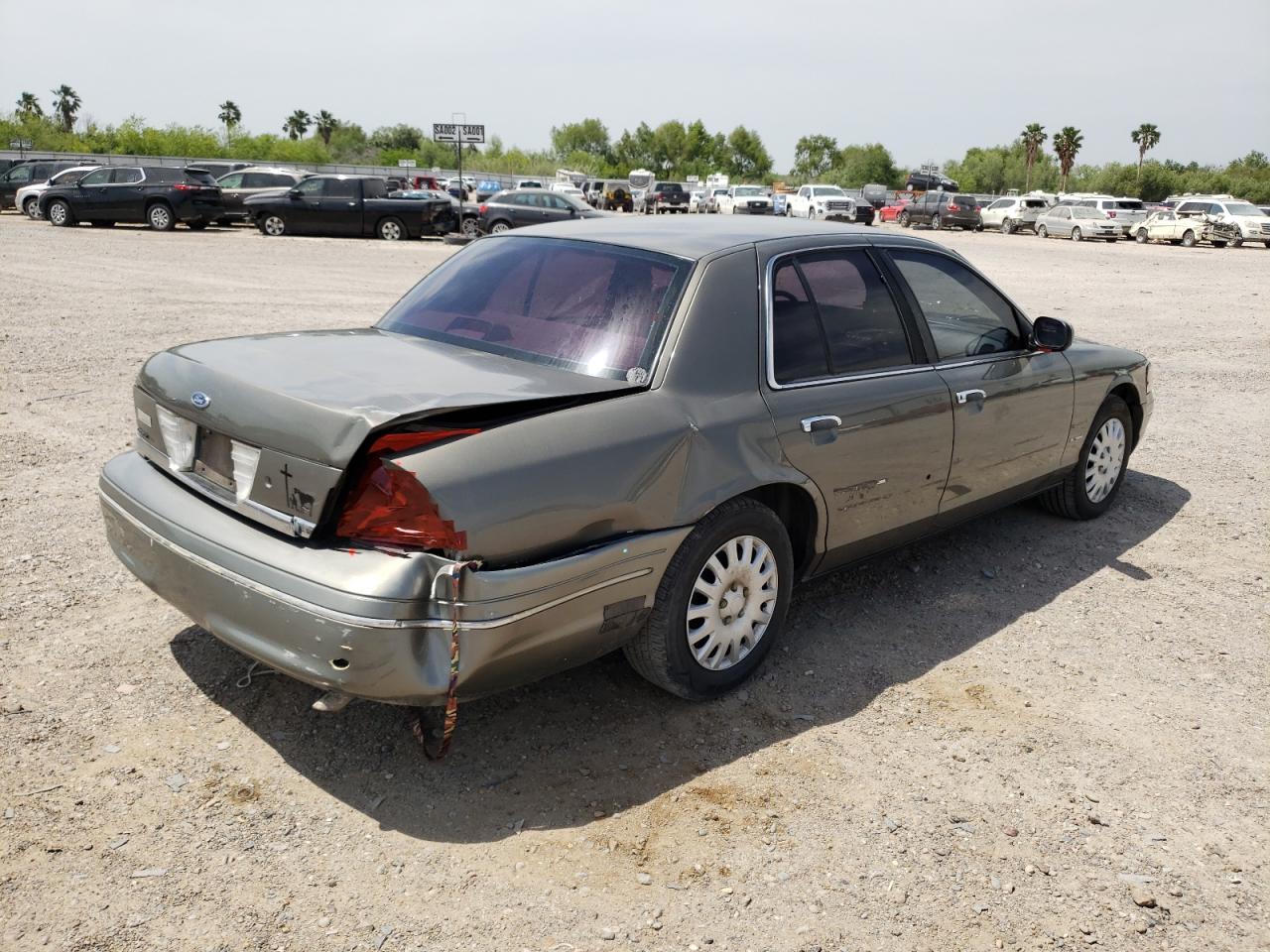 Photo 4 from auction – 1999 FORD CROWN VICT with VIN 2FAFP73W5XX128024