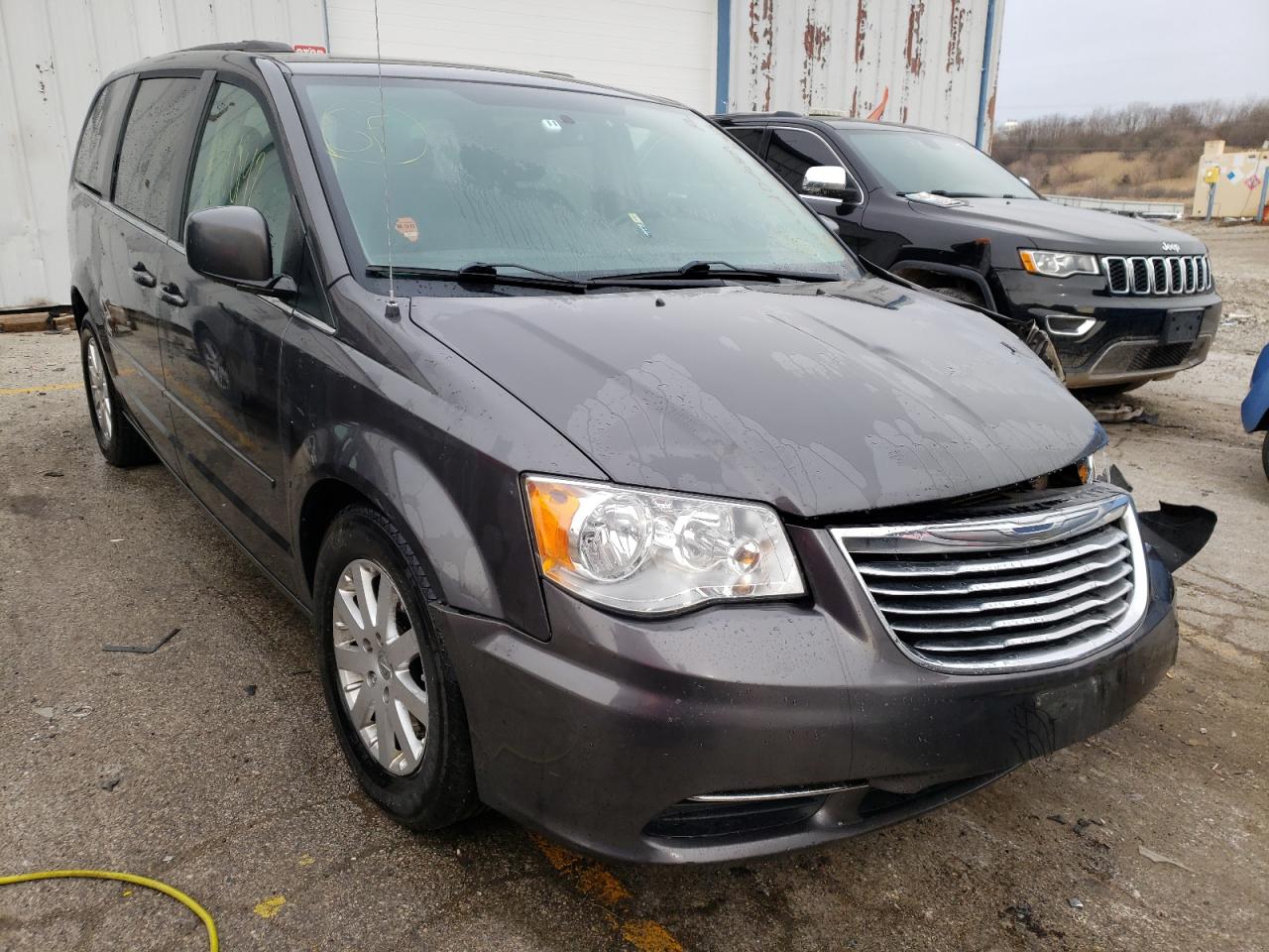 CHRYSLER TOWN & COU 2015 with VIN 2C4RC1AG6FR675981 - Photo from auction