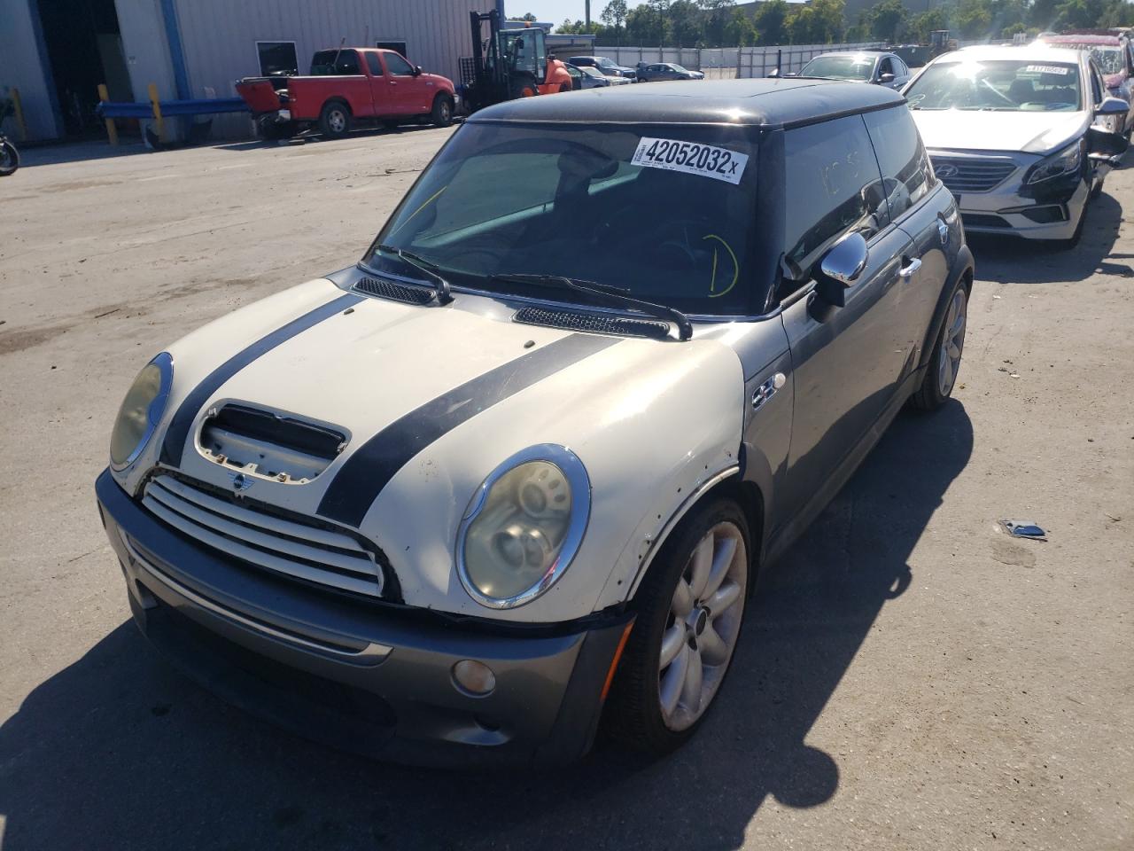 Photo 2 from auction – 2005 MINI COOPER S with VIN WMWRE33585TG95951