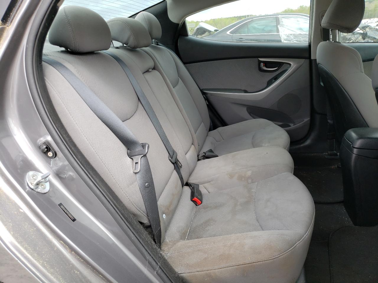 Photo 6 from auction – 2012 HYUNDAI ELANTRA GL with VIN 5NPDH4AE4CH068093