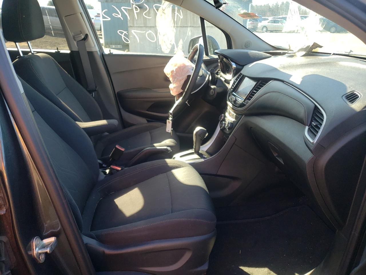 Photo 5 from auction – 2020 CHEVROLET TRAX 1LT with VIN 3GNCJLSB0LL270760