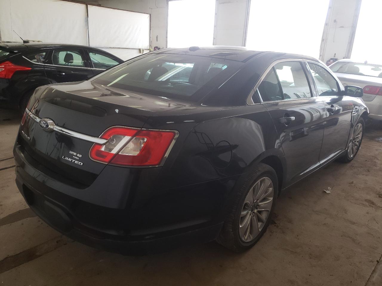 Photo 4 from auction – 2010 FORD TAURUS LIM with VIN 1FAHP2FW0AG151425