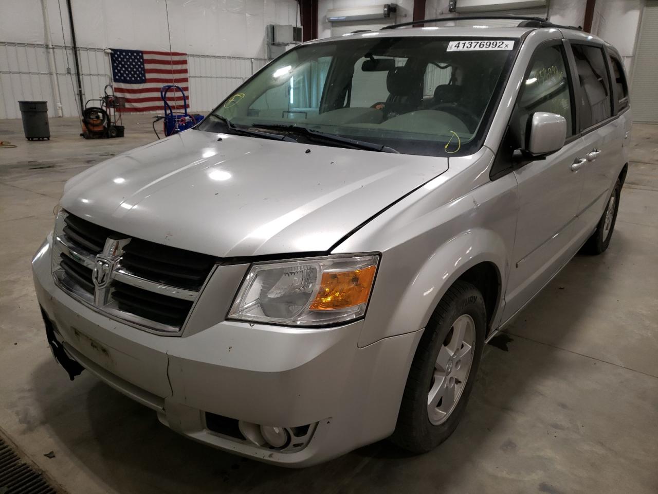 Photo 2 from auction – 2010 DODGE GRAND CARA with VIN 2D4RN5D16AR180040