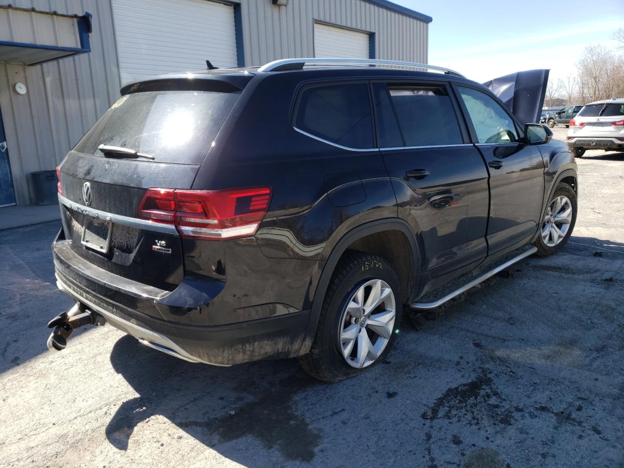 Photo 4 from auction – 2019 VOLKSWAGEN ATLAS S with VIN 1V2GR2CA7KC604388