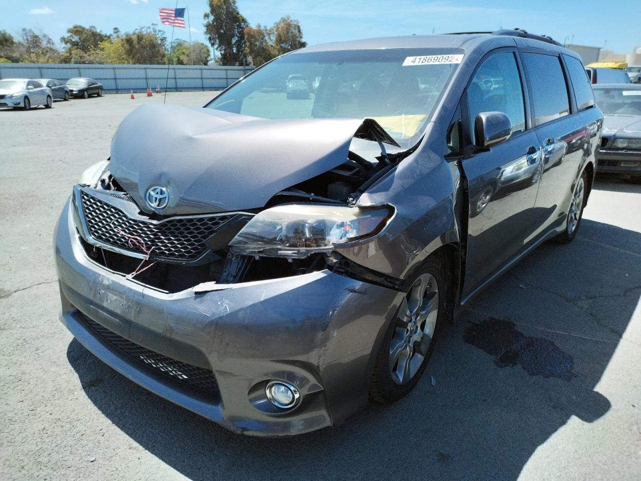 Photo 2 from auction – 2014 TOYOTA SIENNA SPO with VIN 5TDXK3DC6ES484369